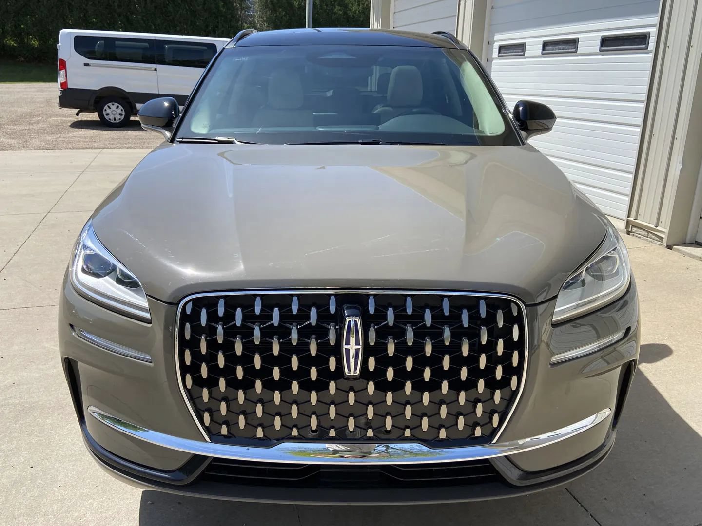 Used 2025 Lincoln Corsair Grand Touring AWD/4WD image 3