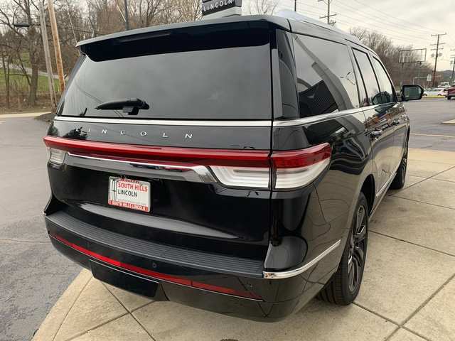 Used 2022 Lincoln Navigator Reserve image 7