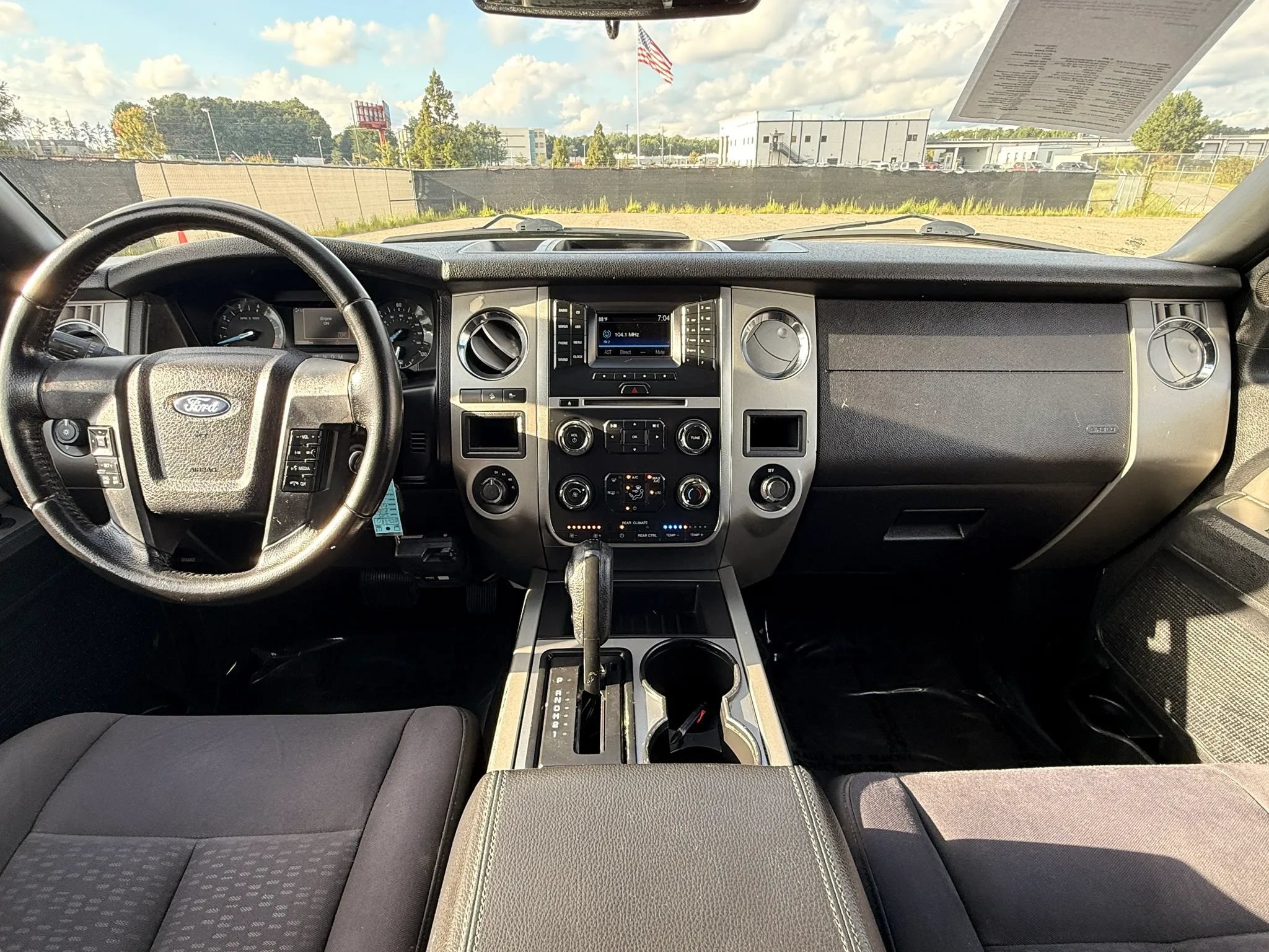 Used 2015 Ford Expedition XLT AWD/4WD image 3