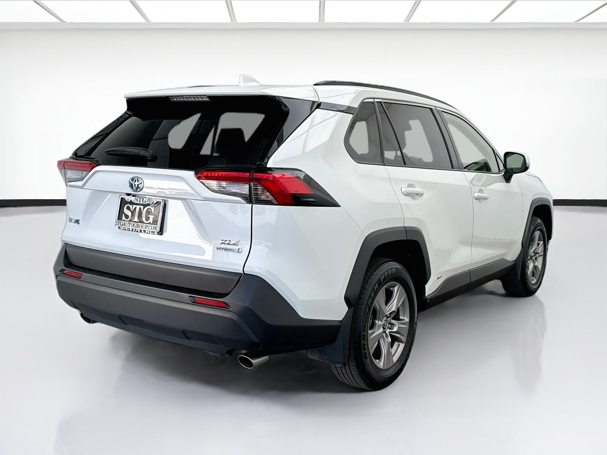 Used 2023 Toyota RAV4 XLE w/ Convenience Package AWD/4WD image 4