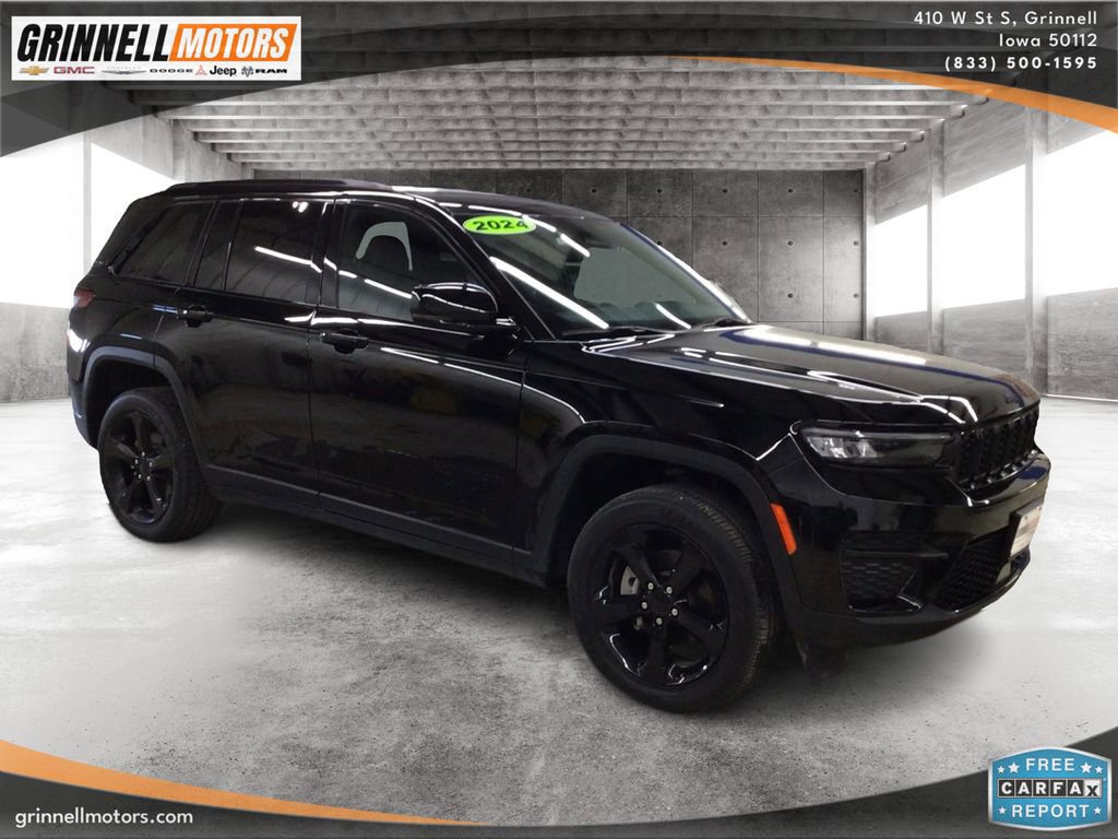 Used 2024 Jeep Grand Cherokee Altitude image 3