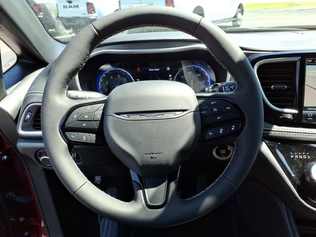 New 2027 Chrysler Pacifica Limited FWD image 18