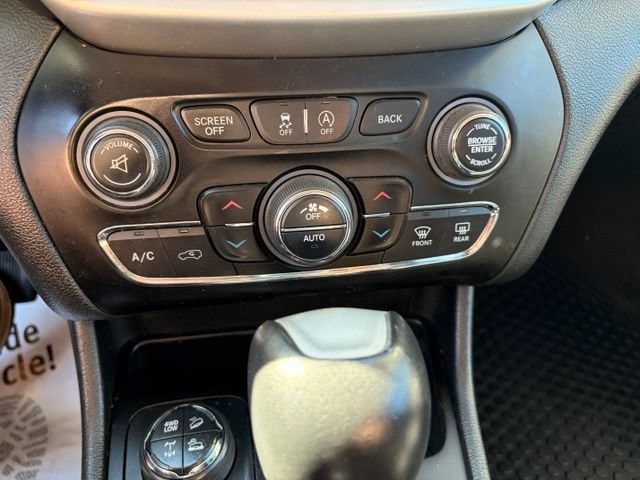 Used 2017 Jeep Cherokee Trailhawk w/ Comfort/Convenience Group AWD/4WD image 5