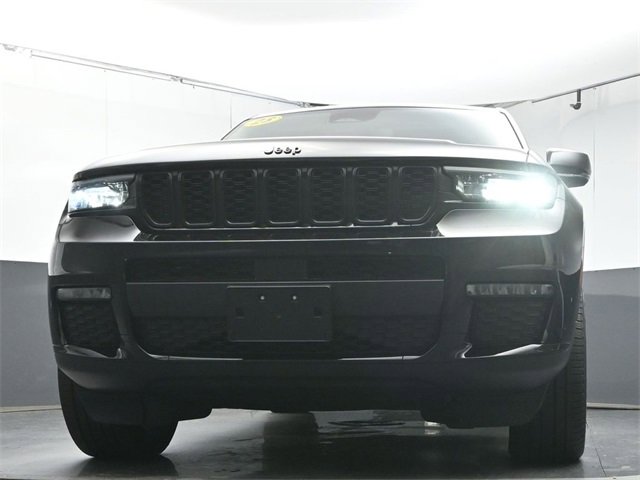 Used 2023 Jeep Grand Cherokee L Limited w/ Black Appearance Package image 35