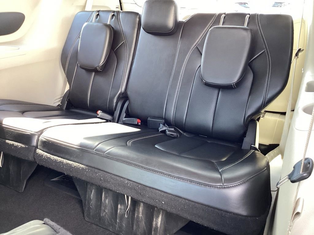 Used 2023 Chrysler Pacifica Touring-L FWD image 20