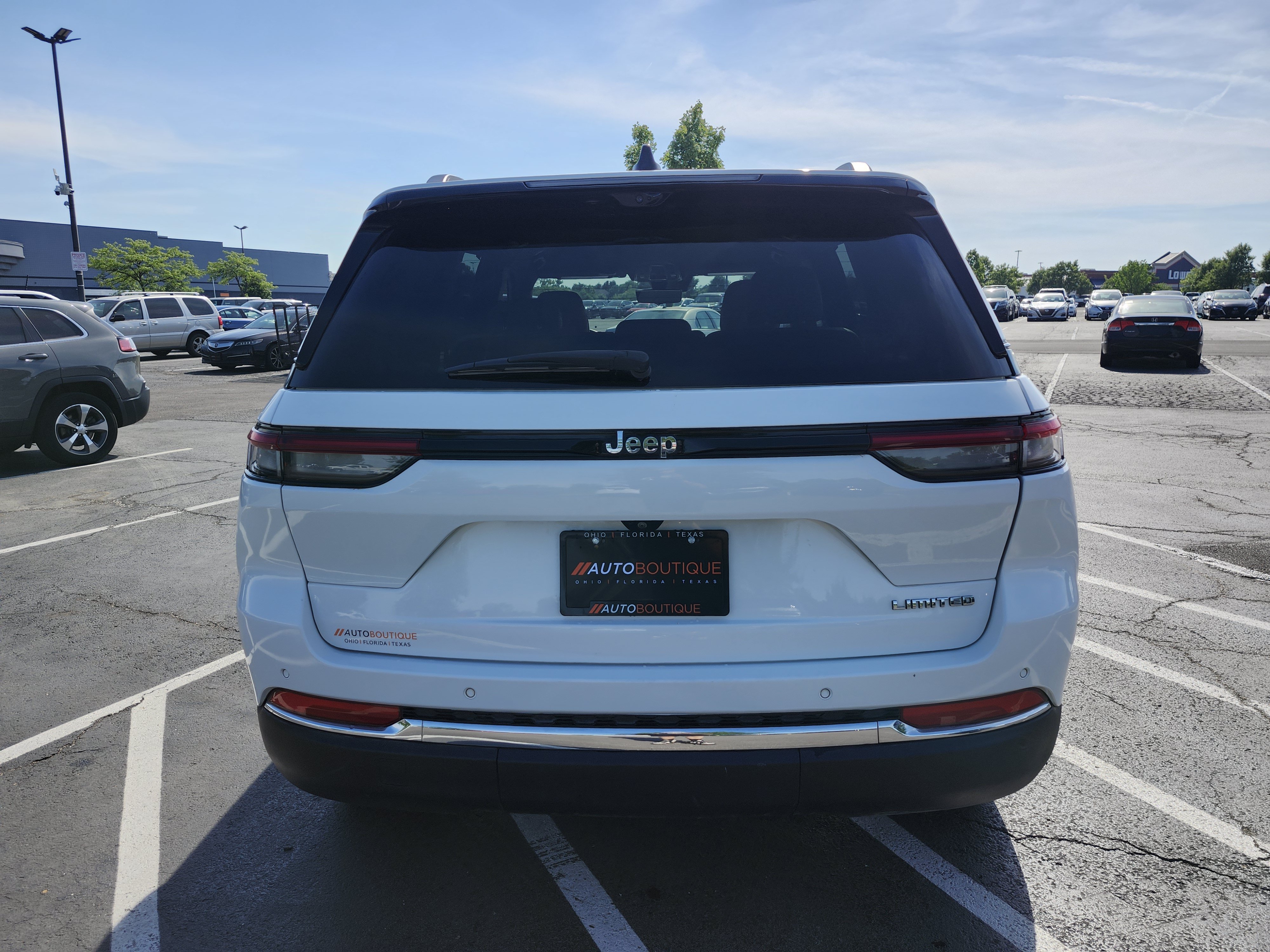 Used 2023 Jeep Grand Cherokee Limited w/ Luxury Tech Group II RWD image 16