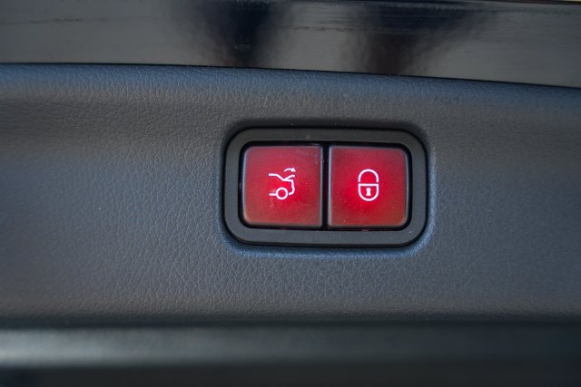 Used 2023 Mercedes-Benz C 300 4MATIC Sedan image 12