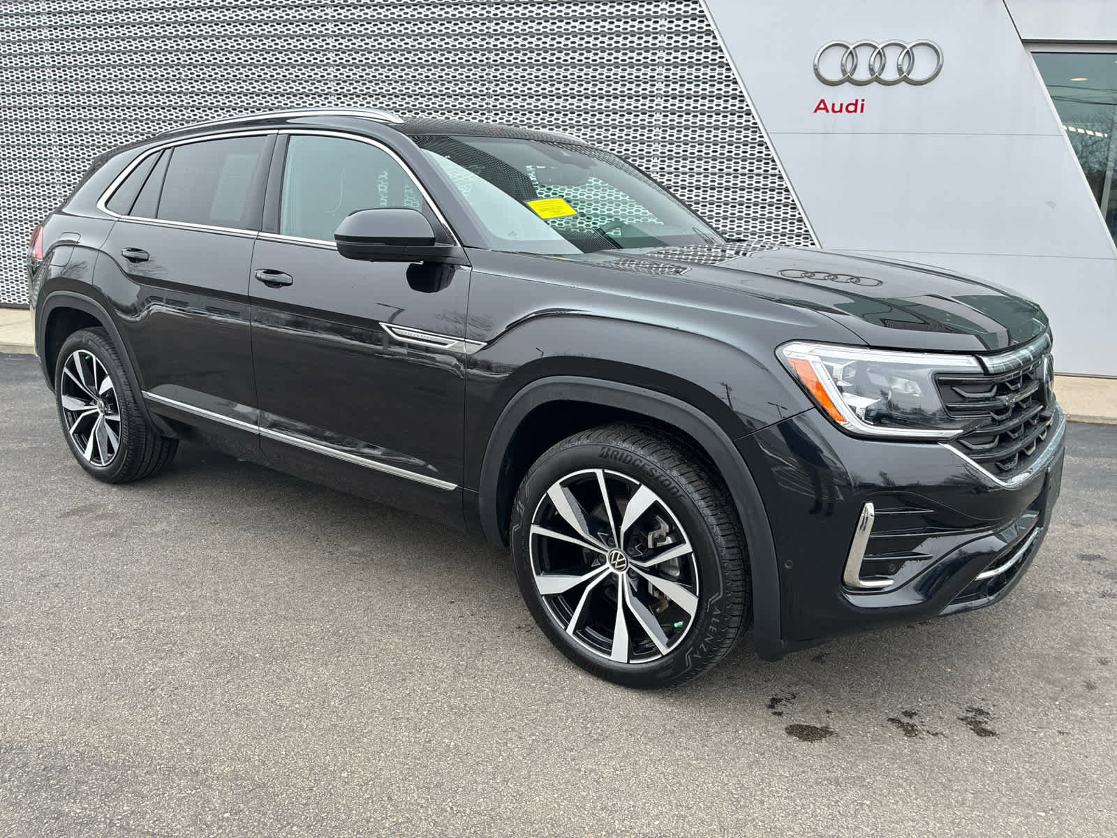 Used 2024 Volkswagen Atlas Cross Sport SEL Premium R-Line image 2