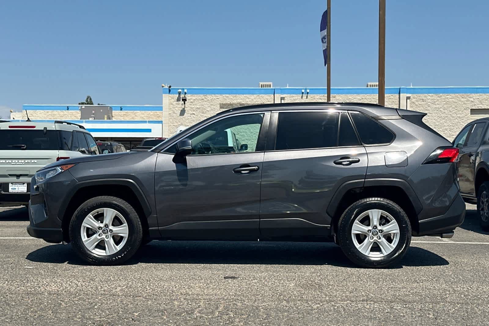 Used 2021 Toyota RAV4 XLE FWD image 6