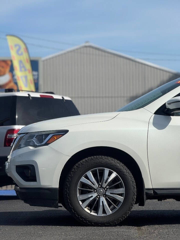 Used 2018 Nissan Pathfinder SV AWD/4WD image 19