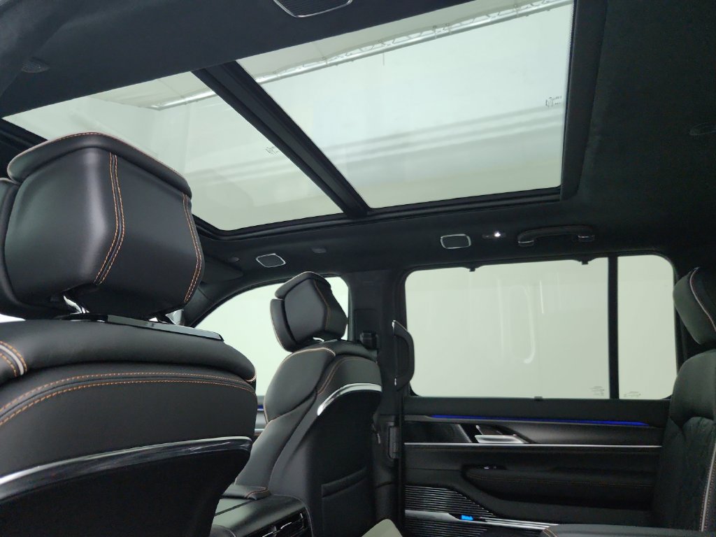 New 2026 Jeep Grand Wagoneer Summit AWD/4WD image 29