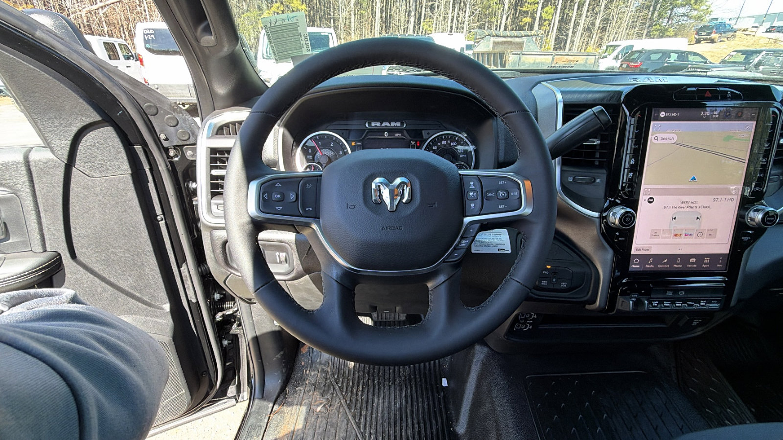 New 2025 RAM 5500 4x4 Regular Cab image 21