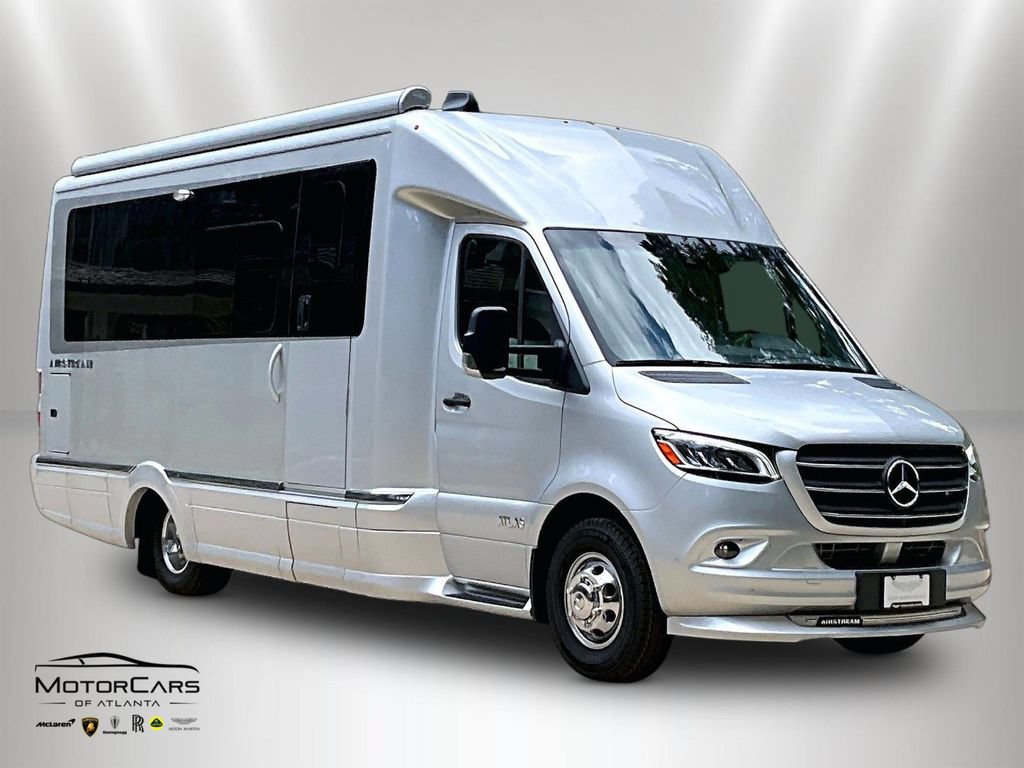 Used 2023 Mercedes-Benz Sprinter 4500 image 2