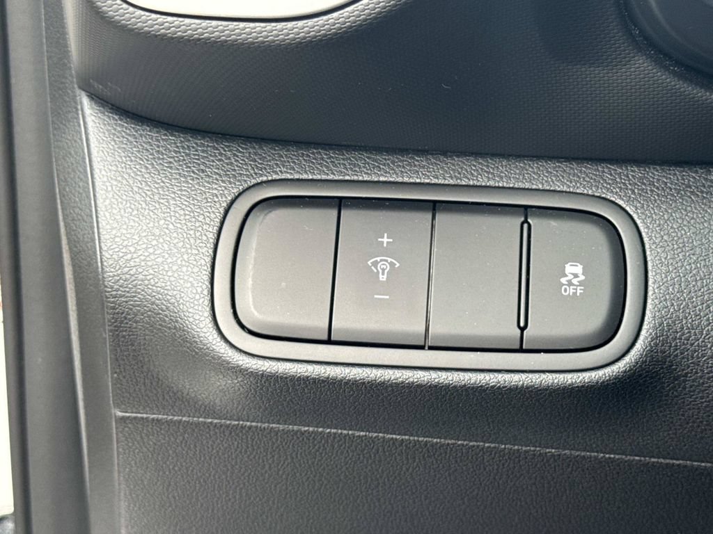 Used 2025 Hyundai Venue SEL FWD image 30