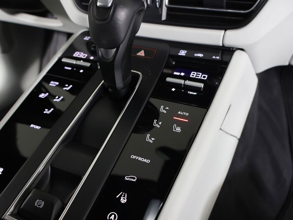 Certified 2024 Porsche Macan image 19