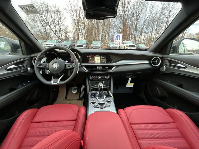 New 2025 Alfa Romeo Stelvio Sprint image 12