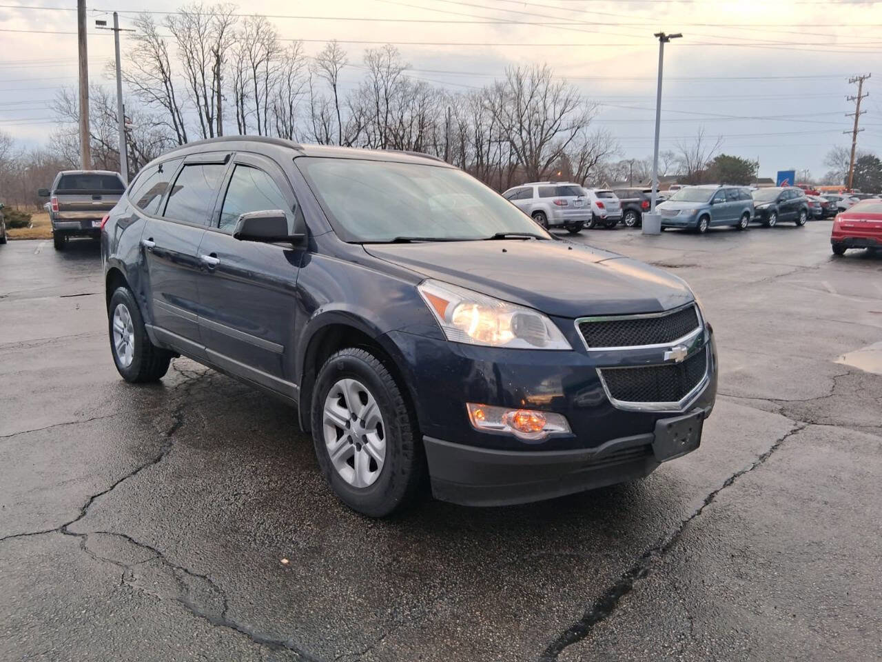 Used 2010 Chevrolet Traverse LS FWD image 3