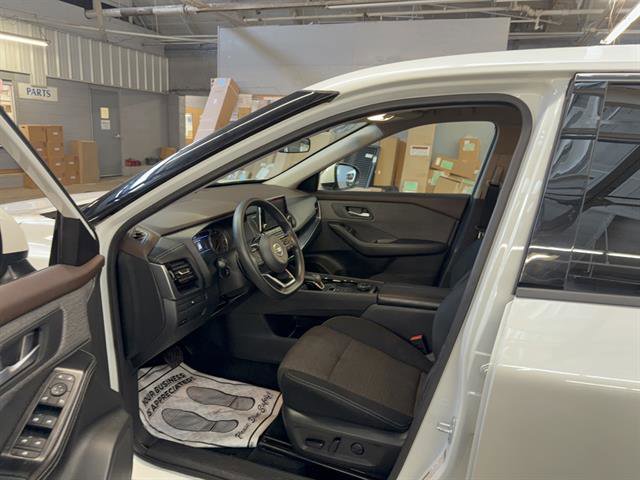 Used 2021 Nissan Rogue SV image 4