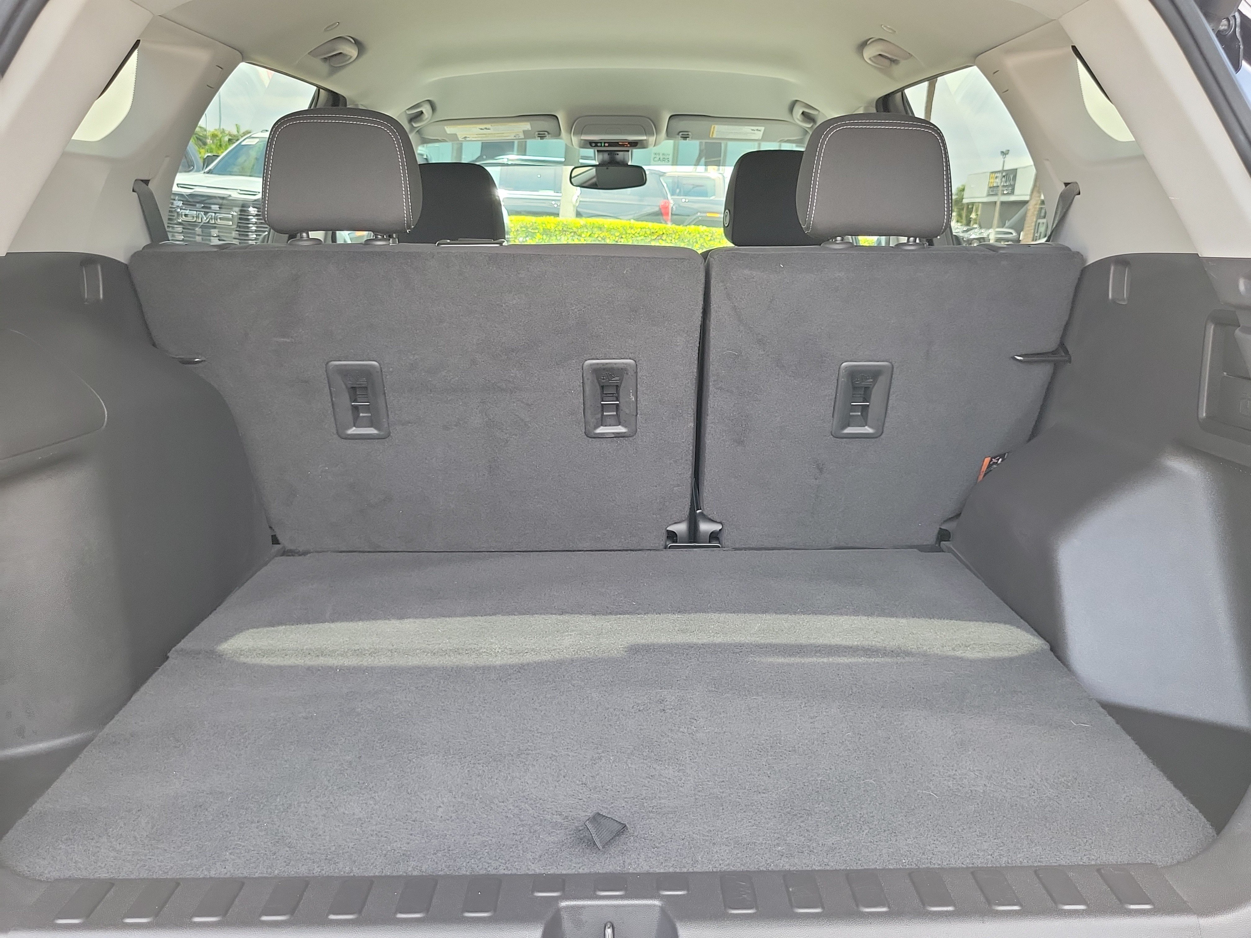 Used 2023 GMC Terrain SLE w/ Driver Convenience Package FWD image 17