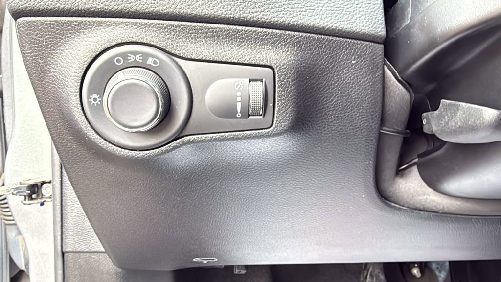 Used 2021 Jeep Compass Sport FWD image 30