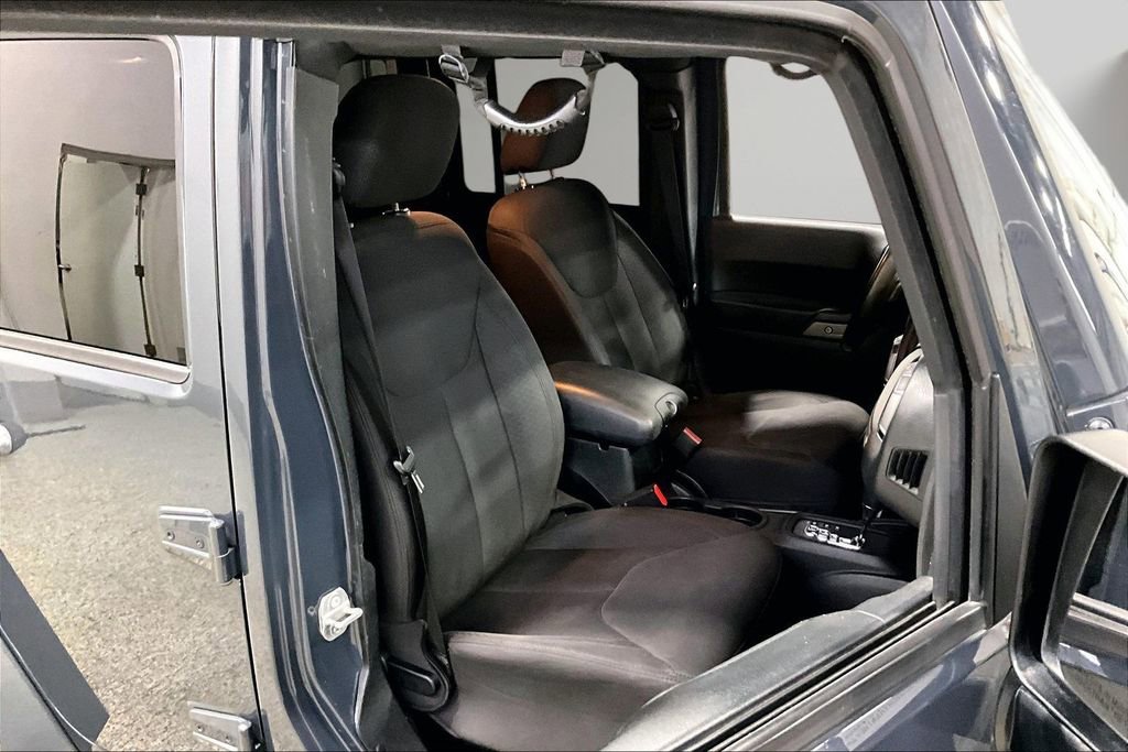 Used 2017 Jeep Wrangler Unlimited Willys image 27