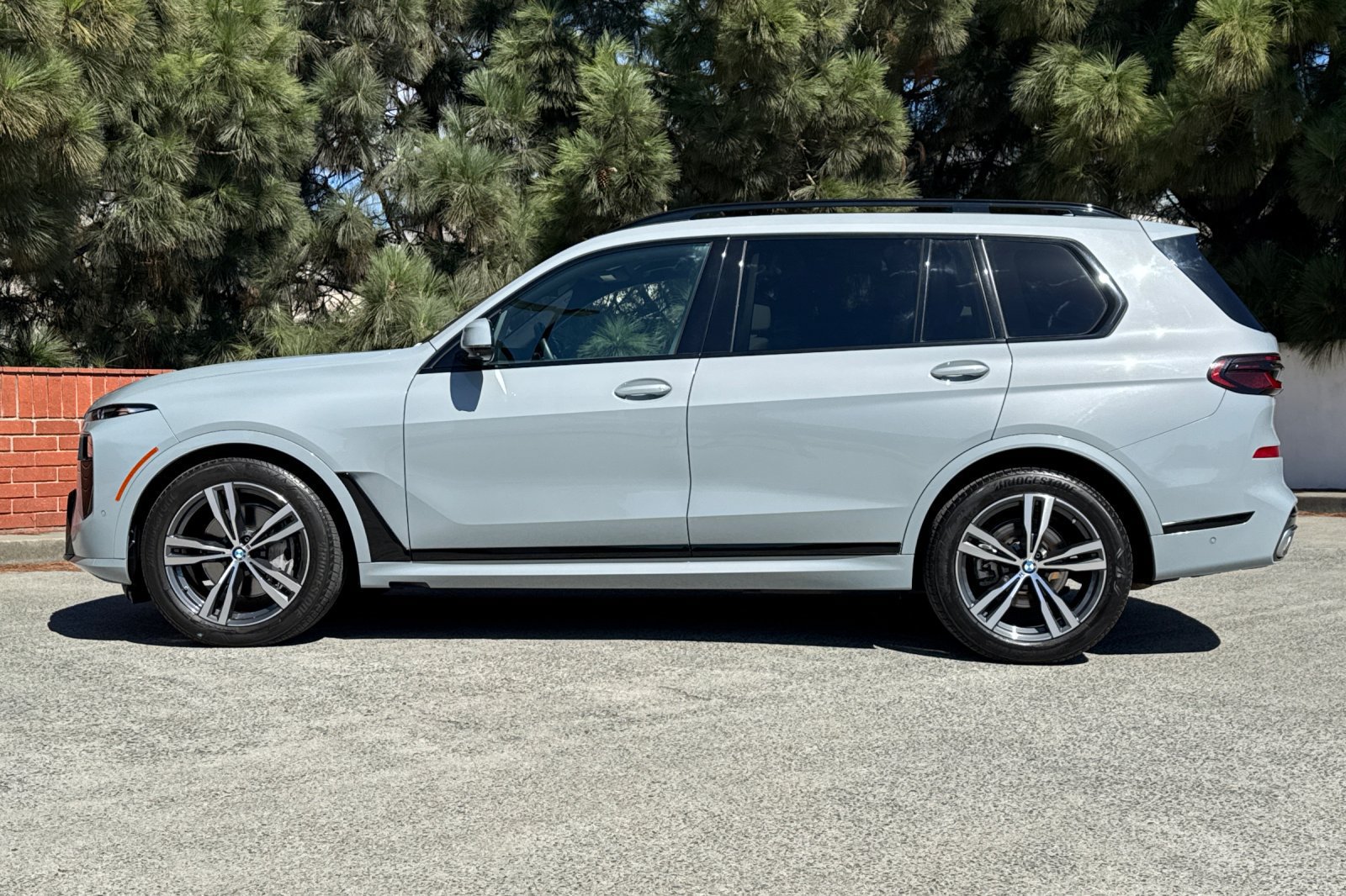 Used 2024 BMW X7 xDrive40i w/ M Sport Package AWD/4WD image 7