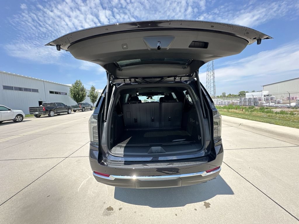 New 2026 Chevrolet Suburban LT w/ Comfort Package AWD/4WD image 25