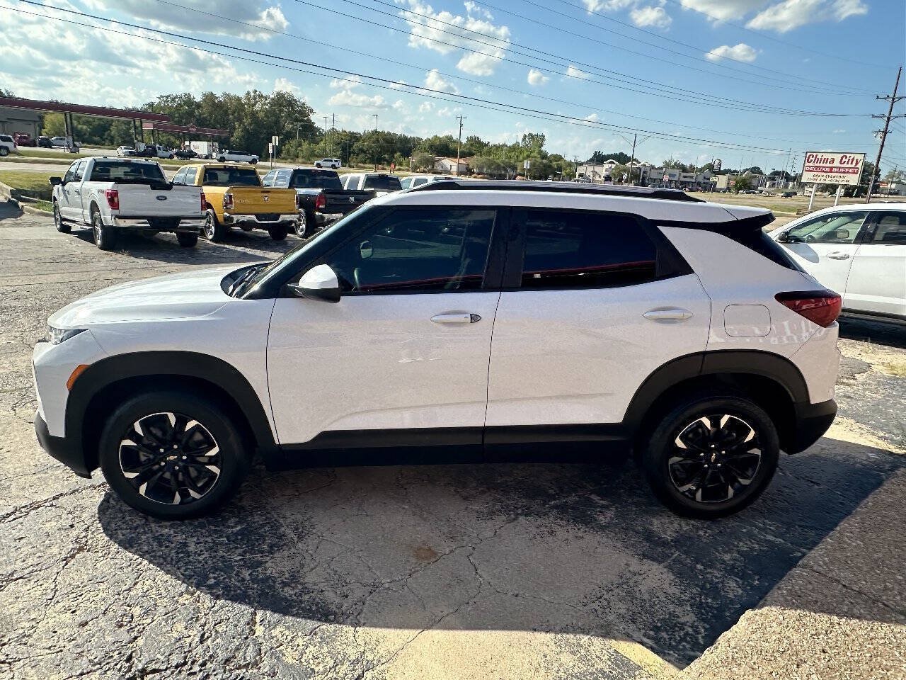 Used 2022 Chevrolet TrailBlazer LT FWD image 5
