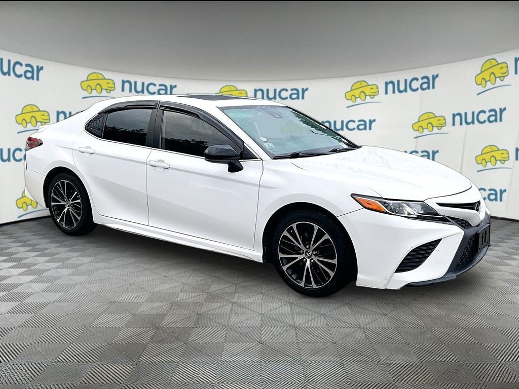 Certified 2019 Toyota Camry SE FWD image 1