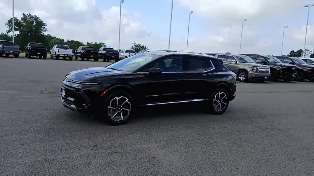 New 2025 Chevrolet Equinox EV LT image 4