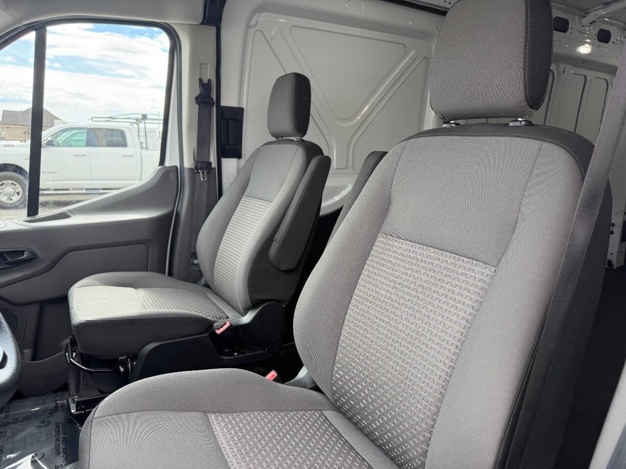 Used 2025 Ford Transit 250 250 AWD 3dr LWB Medium Roof Ca image 18