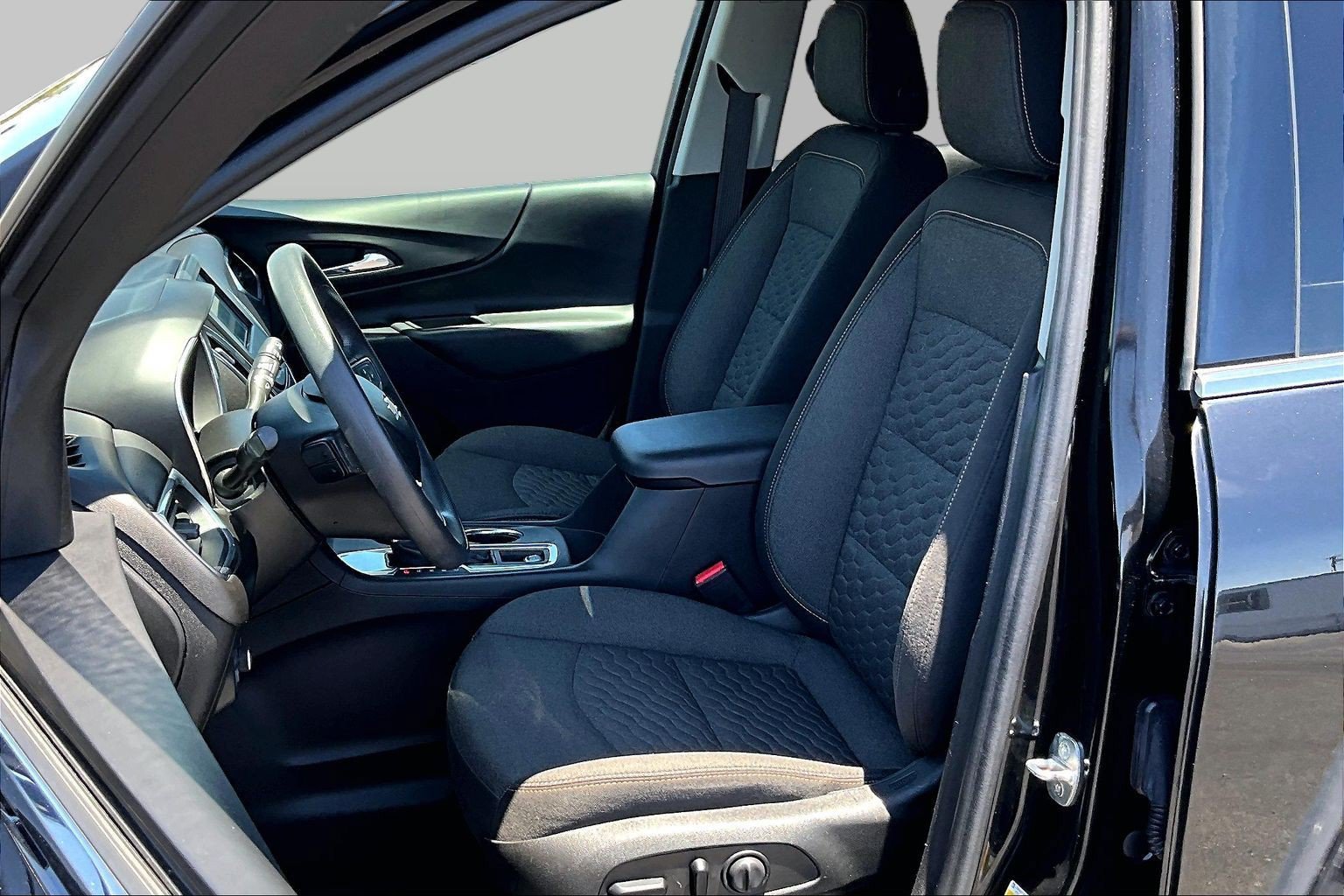 Used 2020 Chevrolet Equinox LT FWD image 25
