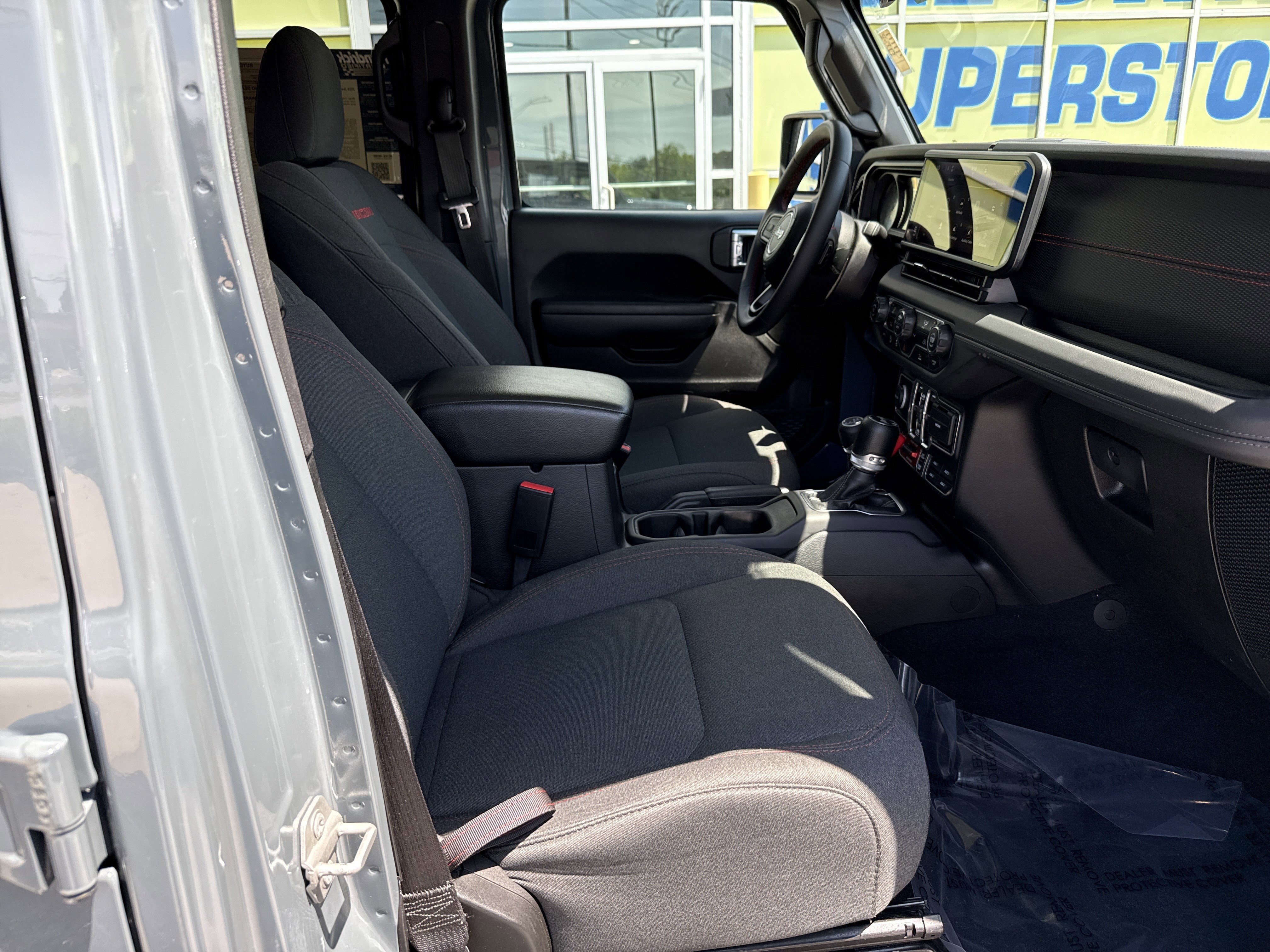 Used 2024 Jeep Wrangler Unlimited Rubicon AWD/4WD image 33