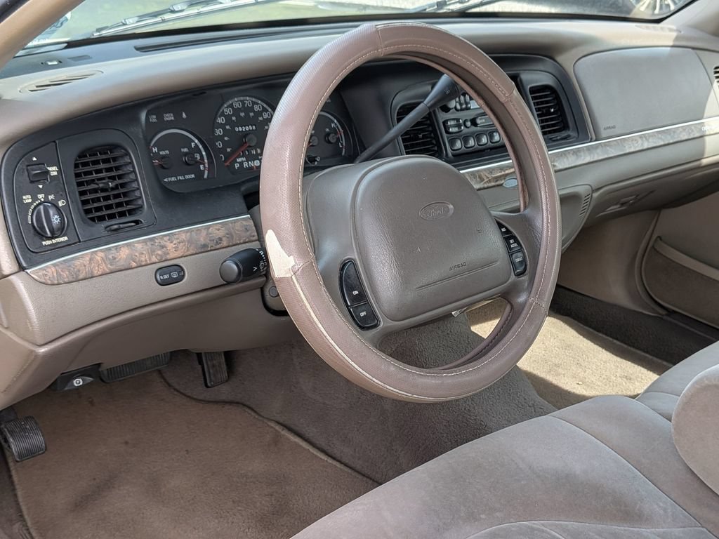 Used 1999 Ford Crown Victoria RWD image 32