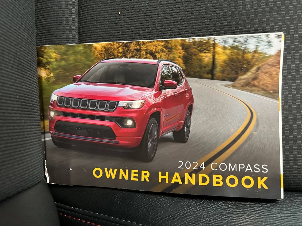 Used 2024 Jeep Compass Trailhawk AWD/4WD image 30