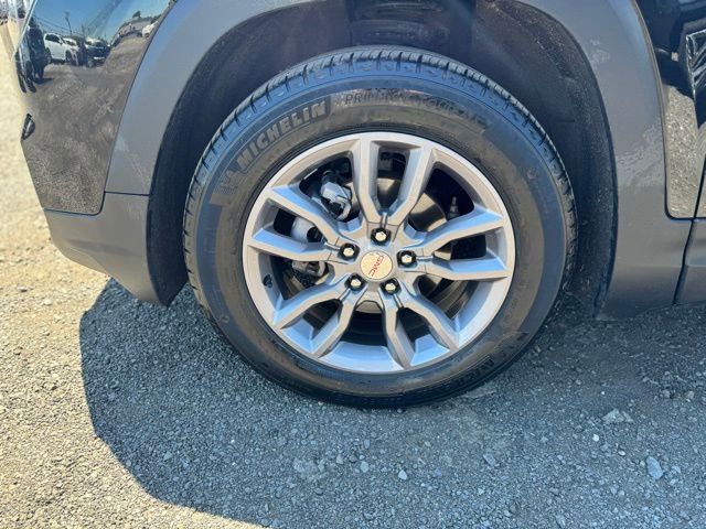 Used 2024 GMC Terrain SLT AWD/4WD image 11