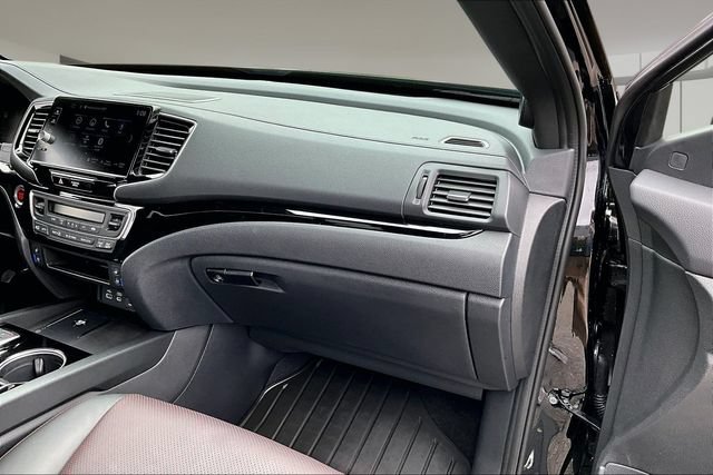Used 2025 Honda Ridgeline Black Edition image 24