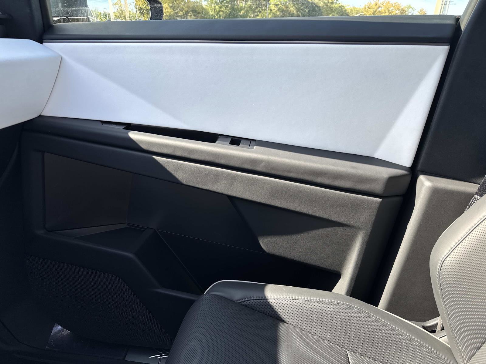 Used 2024 Tesla Cybertruck AWD Crew Cab image 24