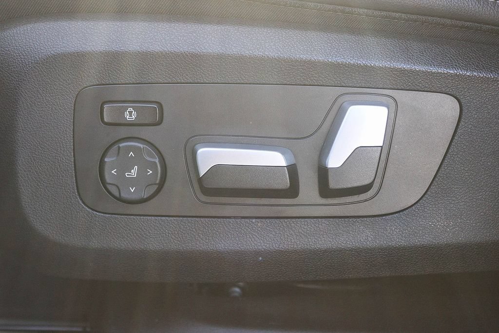 Used 2022 BMW X6 xDrive40i w/ M Sport Package AWD/4WD image 21