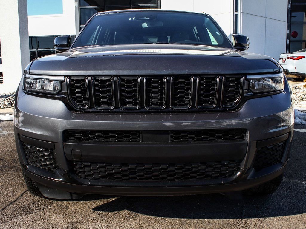 Used 2024 Jeep Grand Cherokee L Laredo AWD/4WD image 2