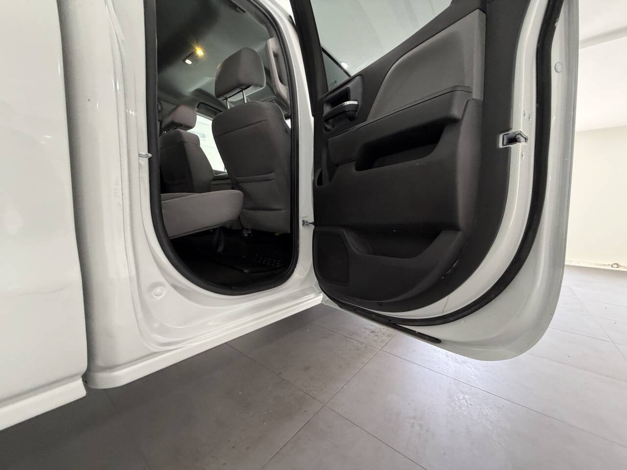 Used 2016 Chevrolet Silverado 1500 Custom w/ Custom Convenience Package AWD/4WD image 19