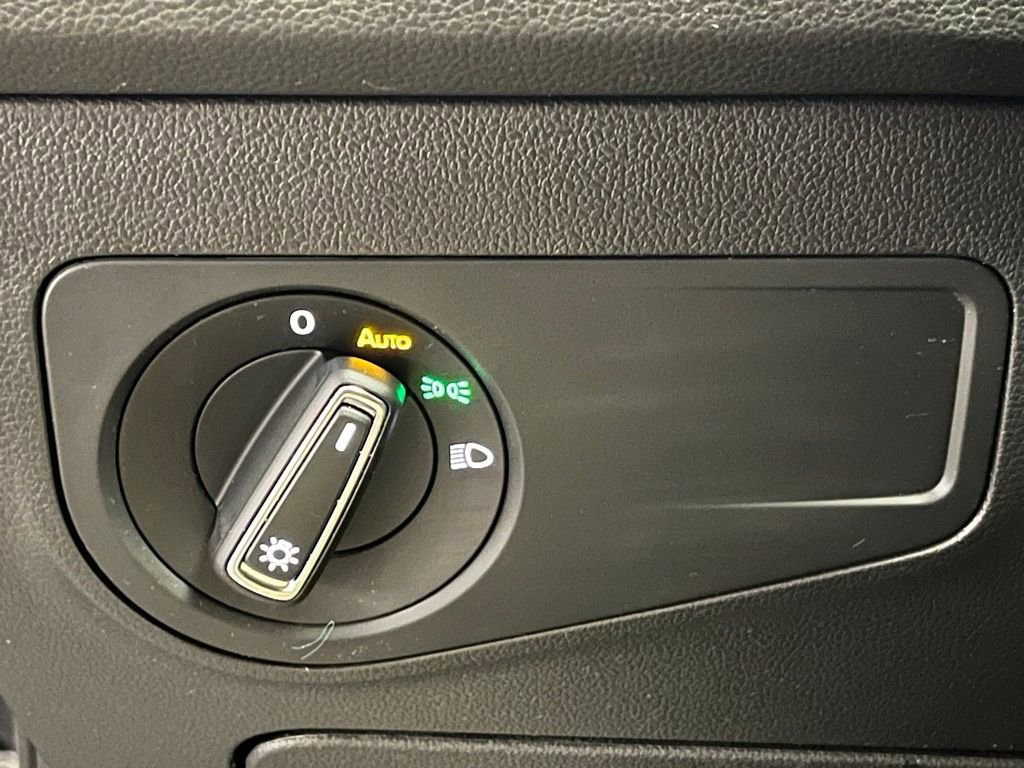 Used 2019 Volkswagen Tiguan SE w/ Panoramic Sunroof Package image 14