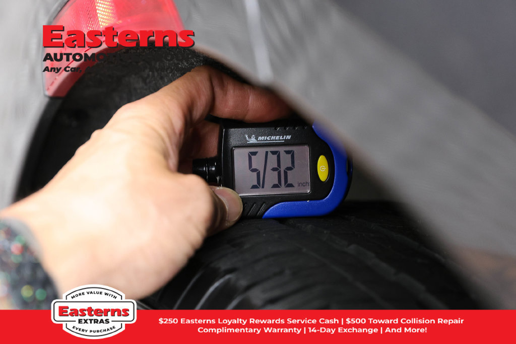 Used 2023 Chrysler Pacifica Touring-L FWD image 31