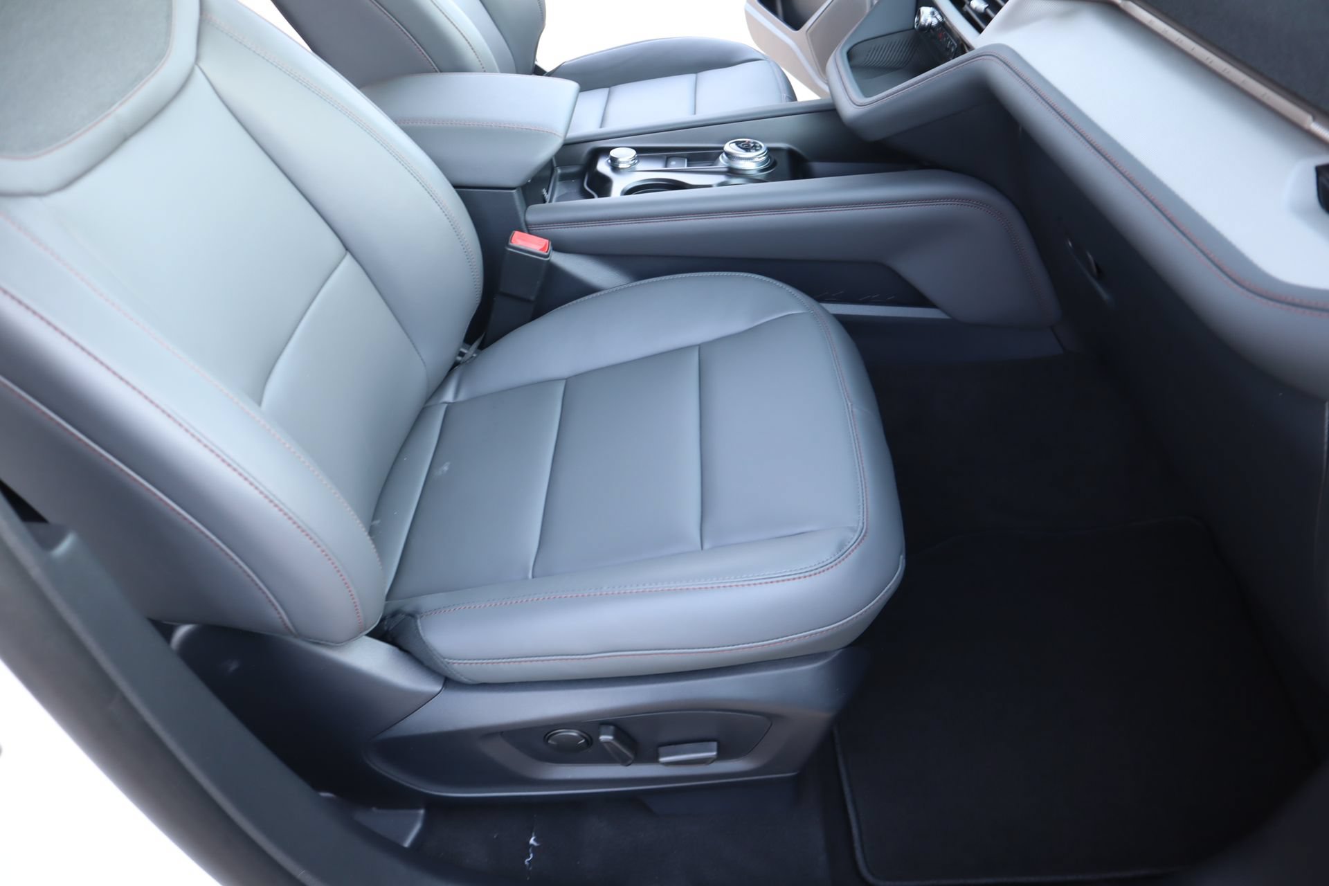 New 2026 Ford Explorer Active w/ Active Comfort Package RWD image 15
