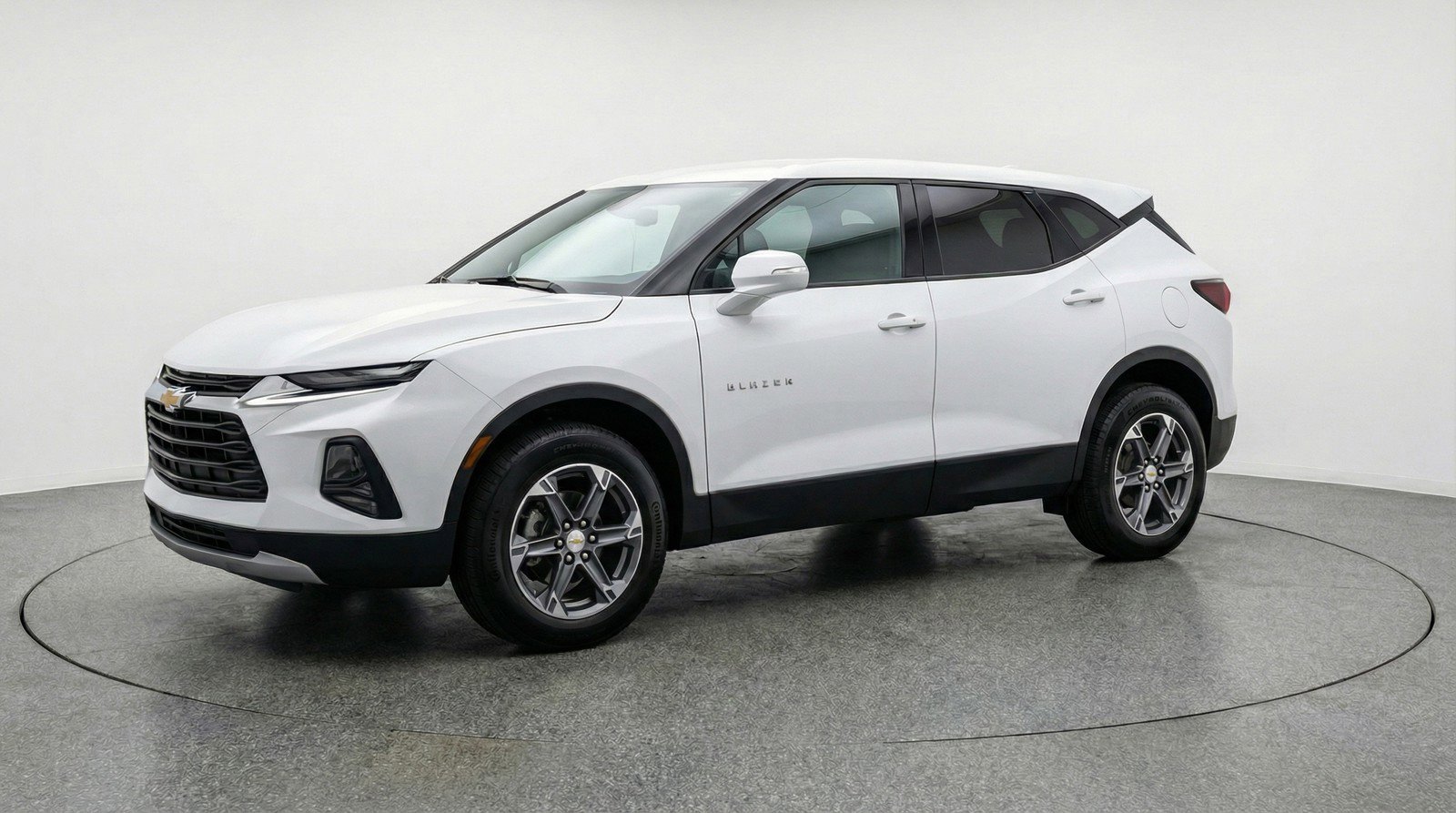 Used 2025 Chevrolet Blazer LT image 3