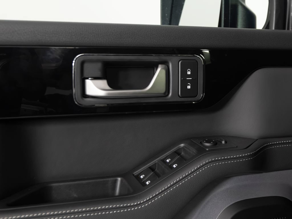 New 2026 INEOS Grenadier Quartermaster Black Edition AWD/4WD image 12