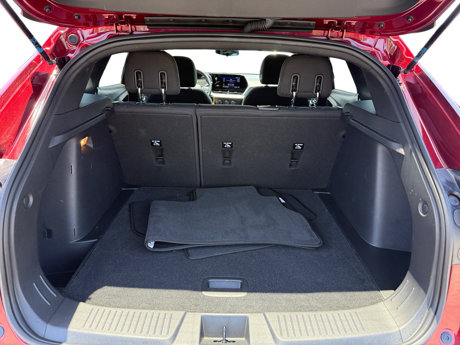 Used 2024 Chevrolet Trax RS w/ Sunroof Package FWD image 17