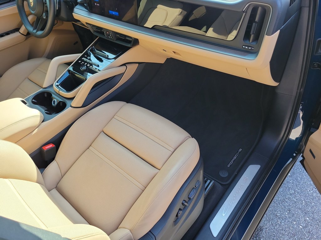 Certified 2025 Porsche Cayenne S AWD/4WD image 19