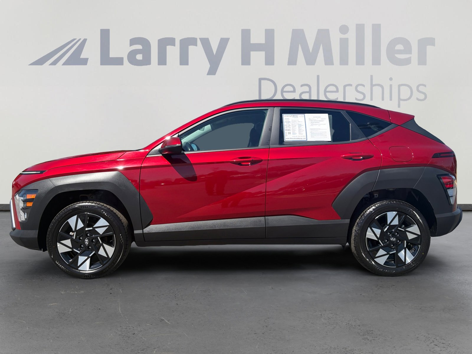 Used 2025 Hyundai Kona SEL AWD/4WD image 2
