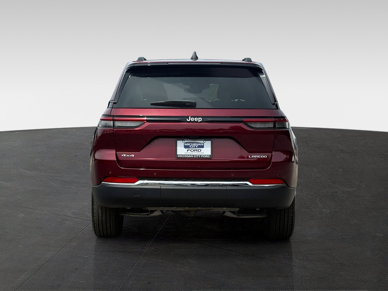 Used 2025 Jeep Grand Cherokee Laredo X w/ Luxury Tech Group I AWD/4WD image 6